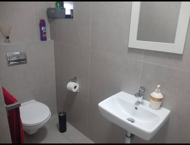 2 BEDROOM APARTMENT FOR SALE IN UMHLANGA RIDGE